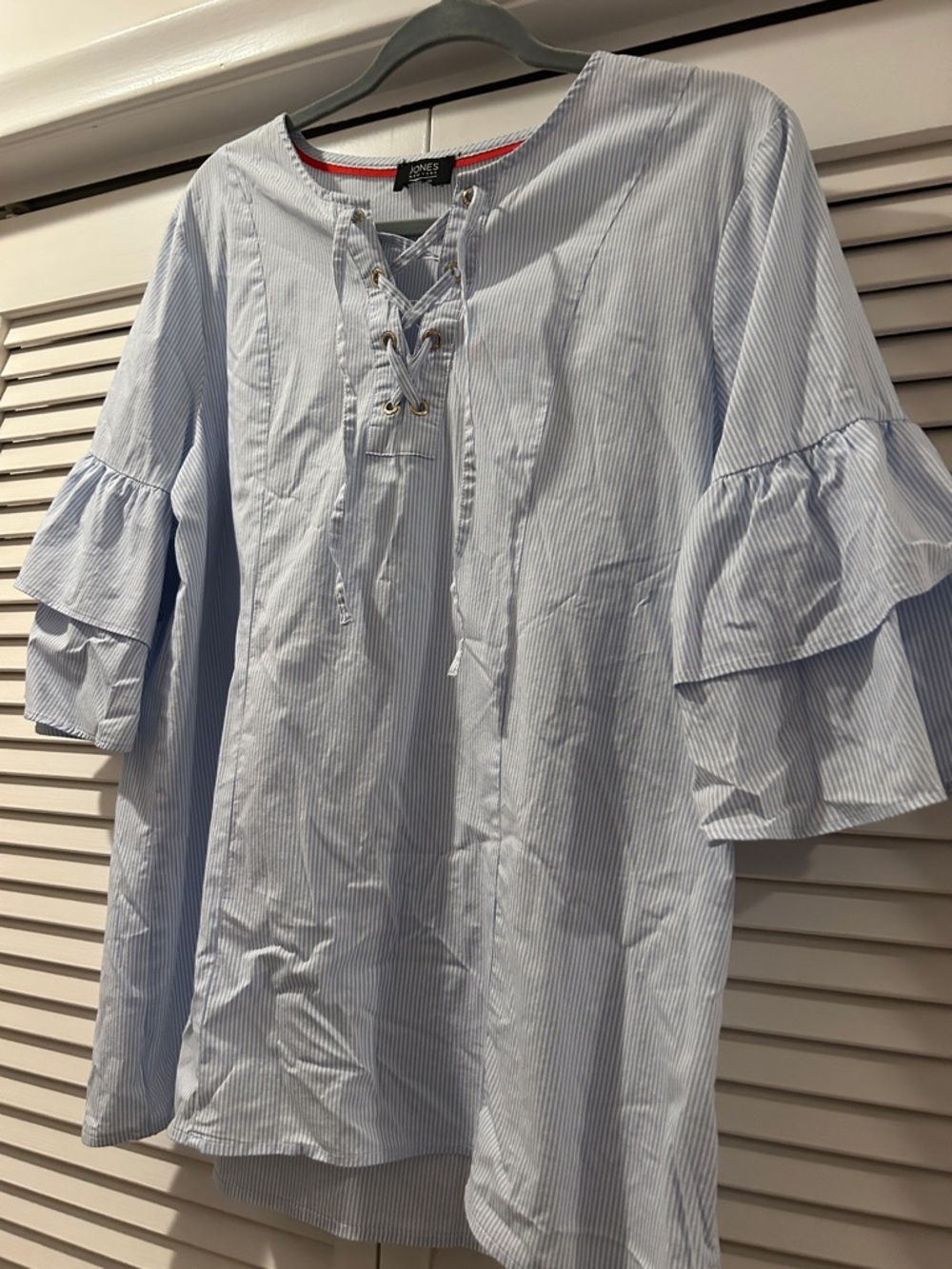 Jones New York, blue n white striped top w rivet detail sleeves ruffle detail.